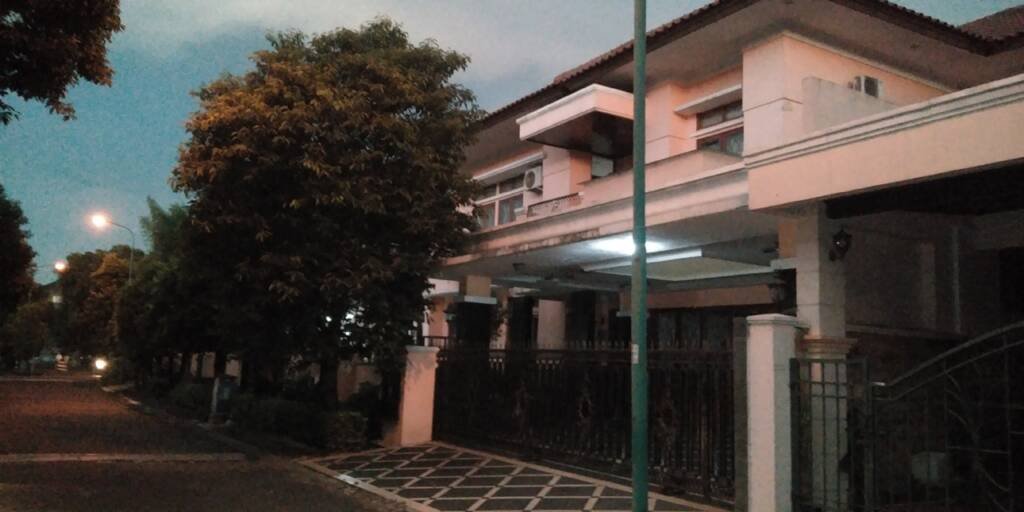 Rumah Plus Kolam Renang Luas Raffles Hills Cibubur, Siap Huni | Indohouses